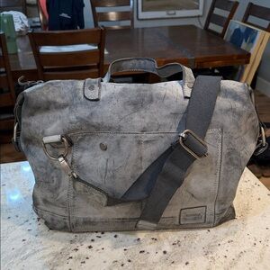 Nixon Calle Messenger Bag II 100% US Hide Leather Messenger Bag NWOT